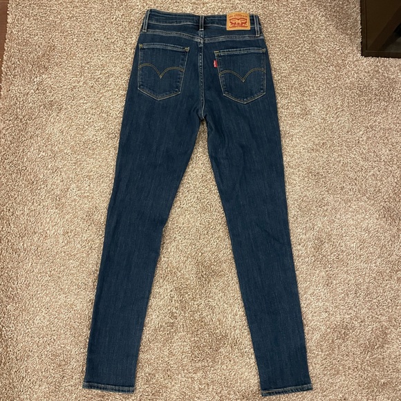 Levi’s Women’s 721 High Rise Ripped Style Skinny Jean Sz 26 - Picture 2 of 5